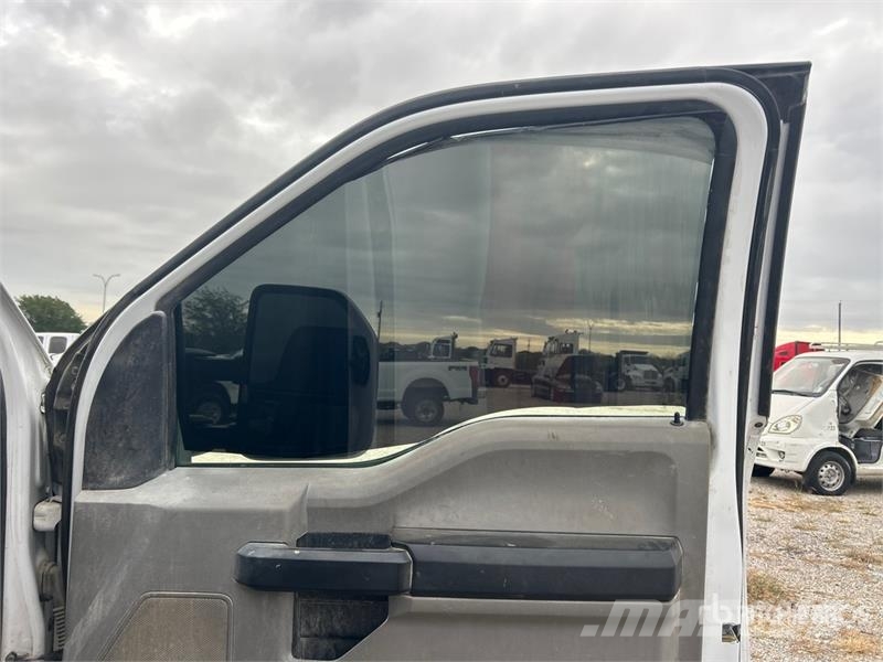 Ford F-250 4x2 Crew Cab Pickup Прочие фургоны