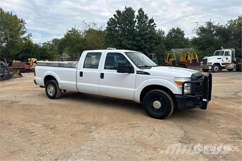 Ford F-250 4x2 Crew Cab Pickup 其他
