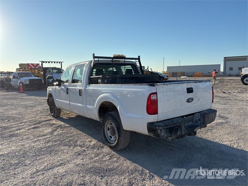Ford F-250 4x2 Crew Cab Pickup Ostalo
