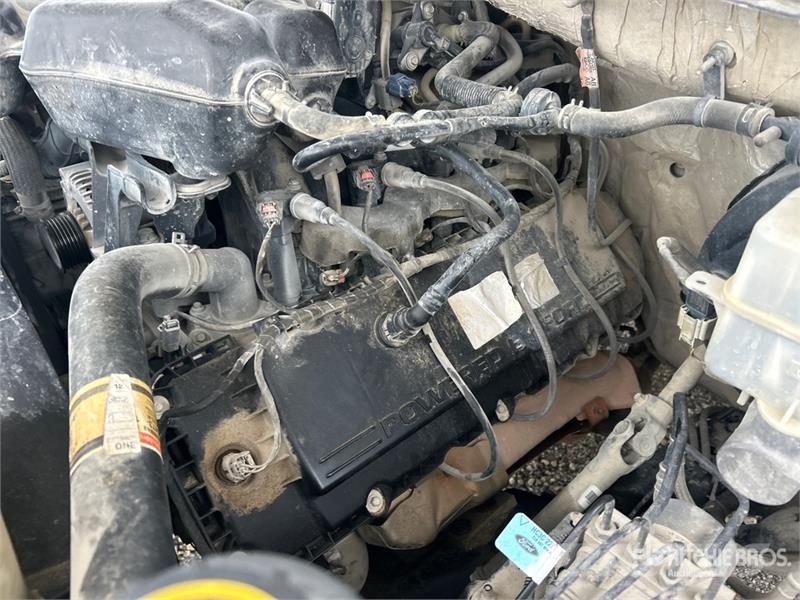 Ford F-250 4x2 Crew Cab Pickup Прочие фургоны