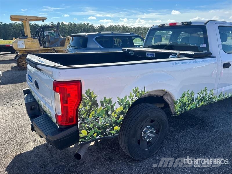 Ford F-250 4x2 Crew Cab Pickup Ostalo