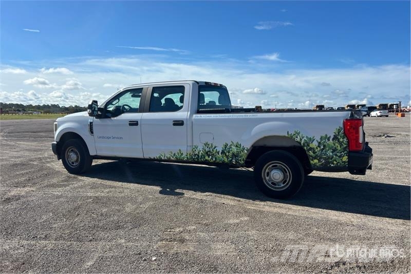 Ford F-250 4x2 Crew Cab Pickup Ostalo