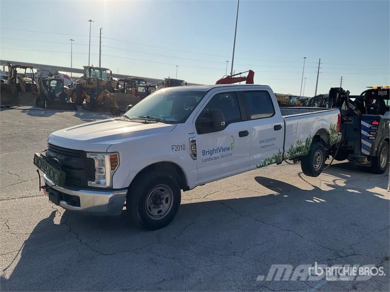 Ford F-250 4x2 Crew Cab Pickup 其他
