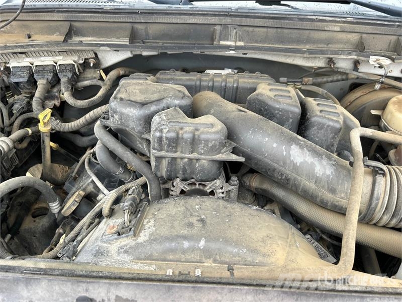 Ford F-250 4x2 Crew Cab Pickup Outros