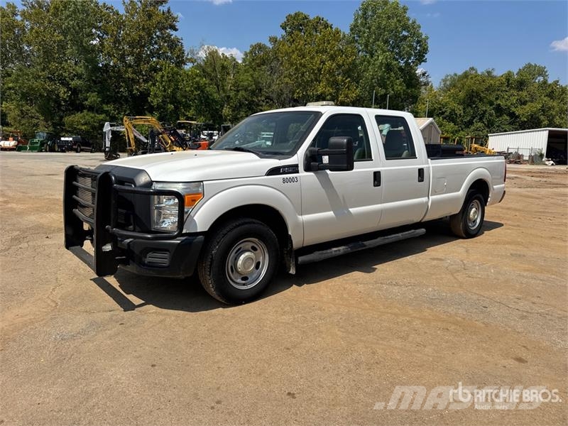 Ford F-250 4x2 Crew Cab Pickup 其他