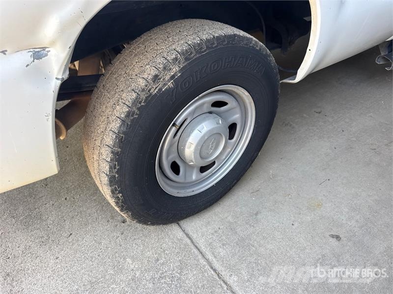 Ford F-250 4x2 Crew Cab Pickup 其他