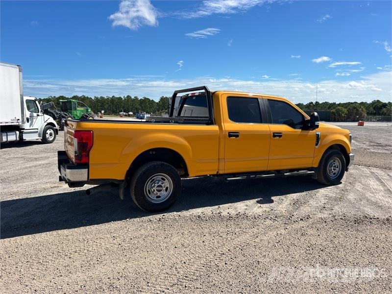 Ford F-250 4x2 Crew Cab Pickup Прочие фургоны