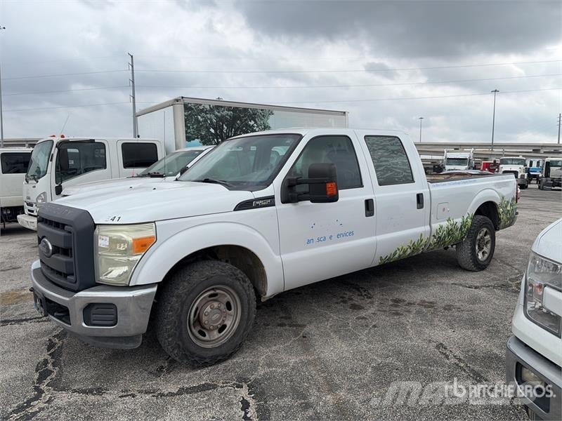 Ford F-250 4x2 Crew Cab Pickup (Inoperable) Drugi