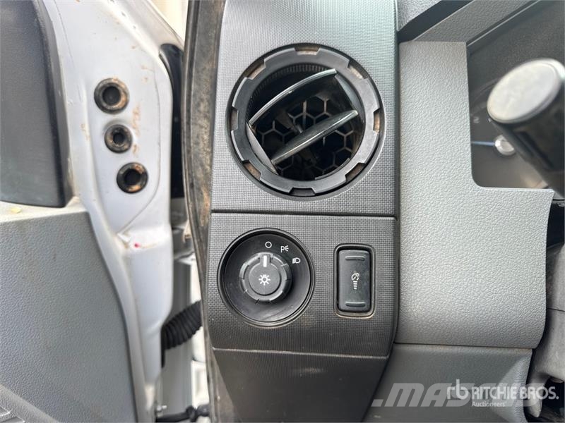 Ford F-250 4x2 Crew Cab Pickup 其他