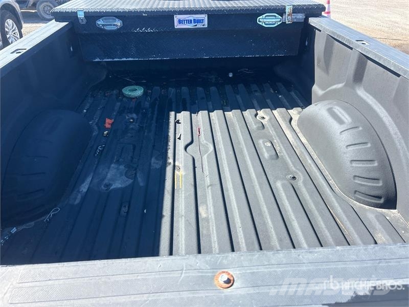 Ford F-250 4x2 Crew Cab Pickup Ostalo