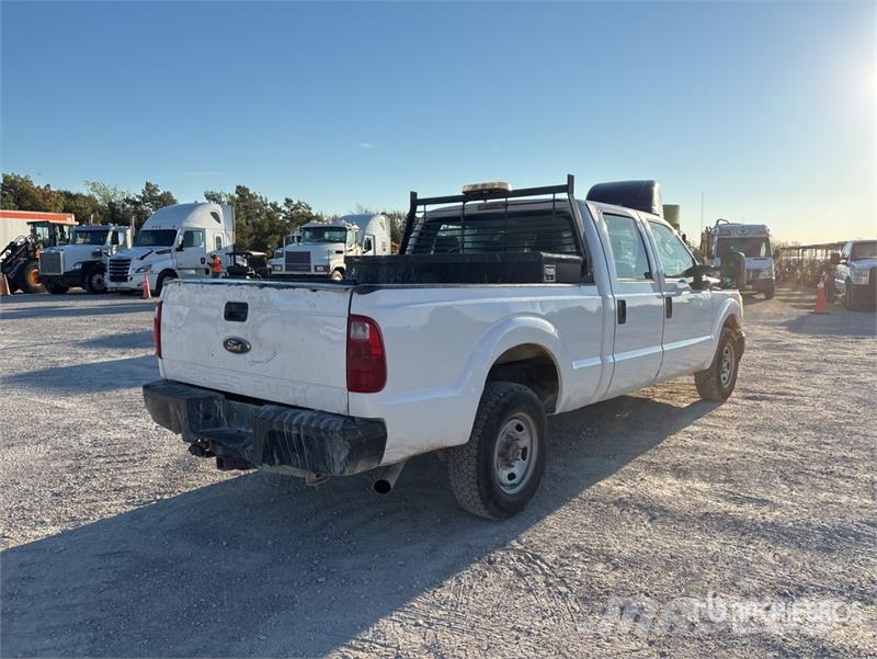 Ford F-250 4x2 Crew Cab Pickup Ostalo