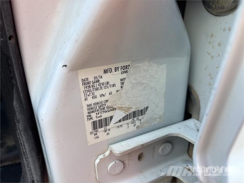 Ford F-250 4x2 Crew Cab Pickup Ostalo