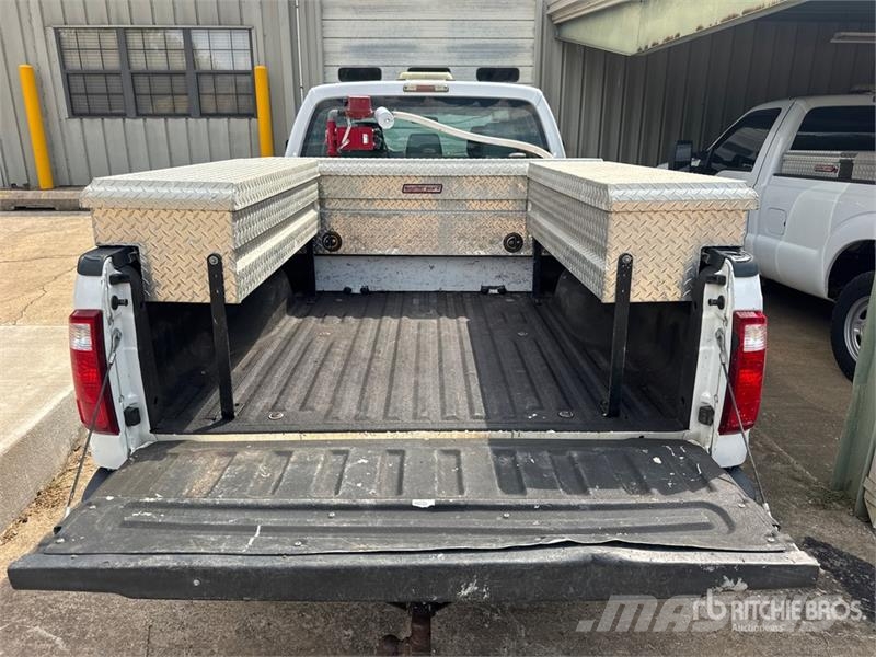 Ford F-250 4x2 Crew Cab Pickup 其他