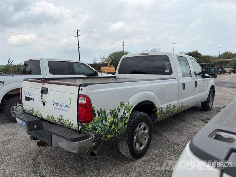 Ford F-250 4x2 Crew Cab Pickup (Inoperable) Drugi