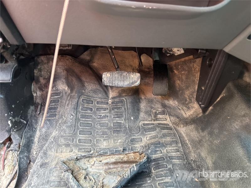 Ford F-250 4x2 Crew Cab Pickup Ostalo