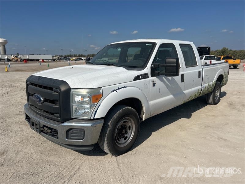 Ford F-250 4x2 Crew Cab Pickup Furgoni altro