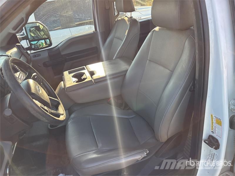 Ford F-250 4x2 Crew Cab Pickup Ostalo