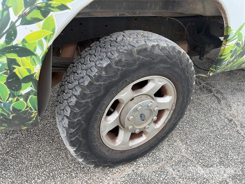 Ford F-250 4x2 Crew Cab Pickup (Inoperable) Drugi