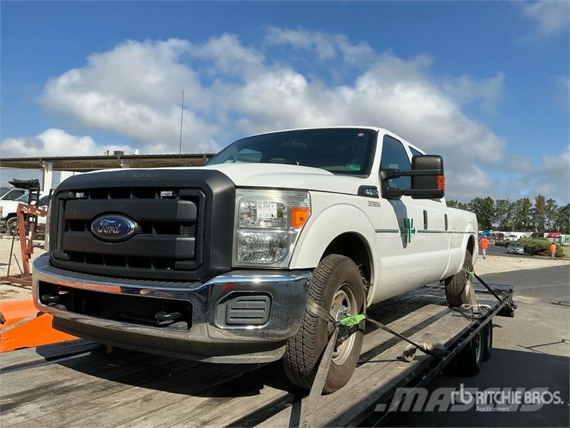 Ford F-250 4x2 Crew Cab Pickup その他
