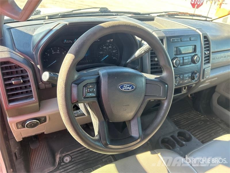 Ford F-250 4x2 Crew Cab Pickup Ostalo