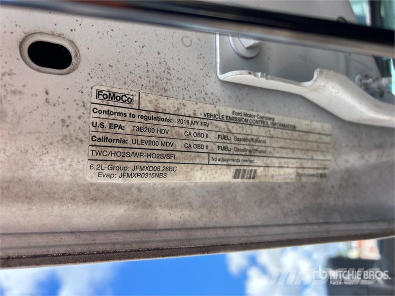 Ford F-250 4x2 Crew Cab Pickup Otras furgonetas