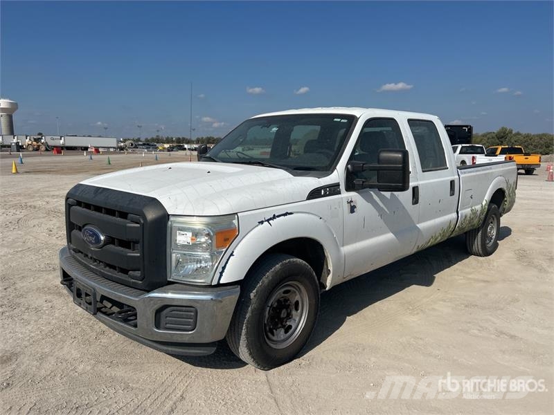 Ford F-250 4x2 Crew Cab Pickup Furgoni altro