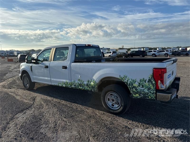 Ford F-250 4x2 Crew Cab Pickup Anders