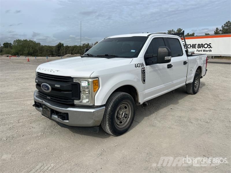 Ford F-250 4x2 Crew Cab Pickup Citi