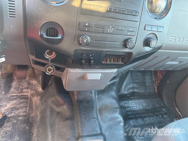 Ford F-250 4x2 Crew Cab Pickup Ostalo
