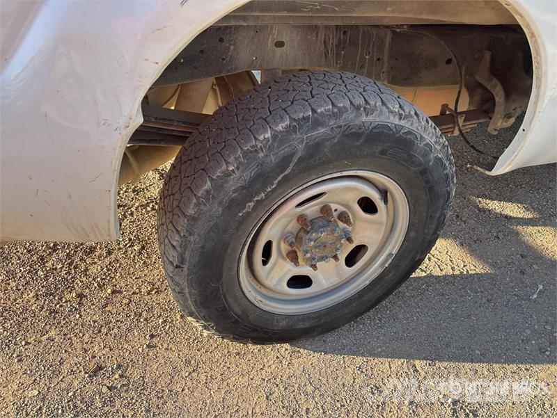 Ford F-250 4x2 Crew Cab Pickup Ostalo