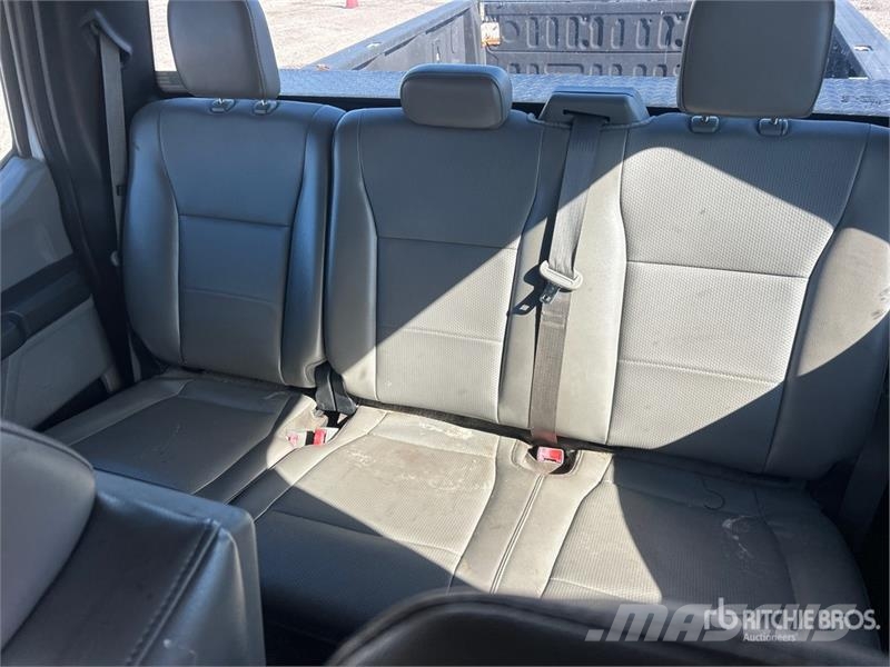 Ford F-250 4x2 Crew Cab Pickup Ostalo