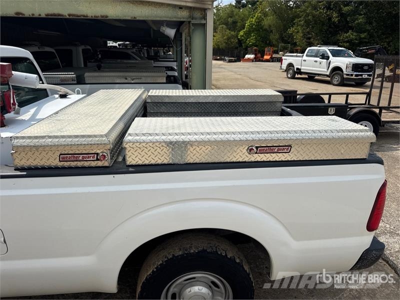 Ford F-250 4x2 Crew Cab Pickup 其他