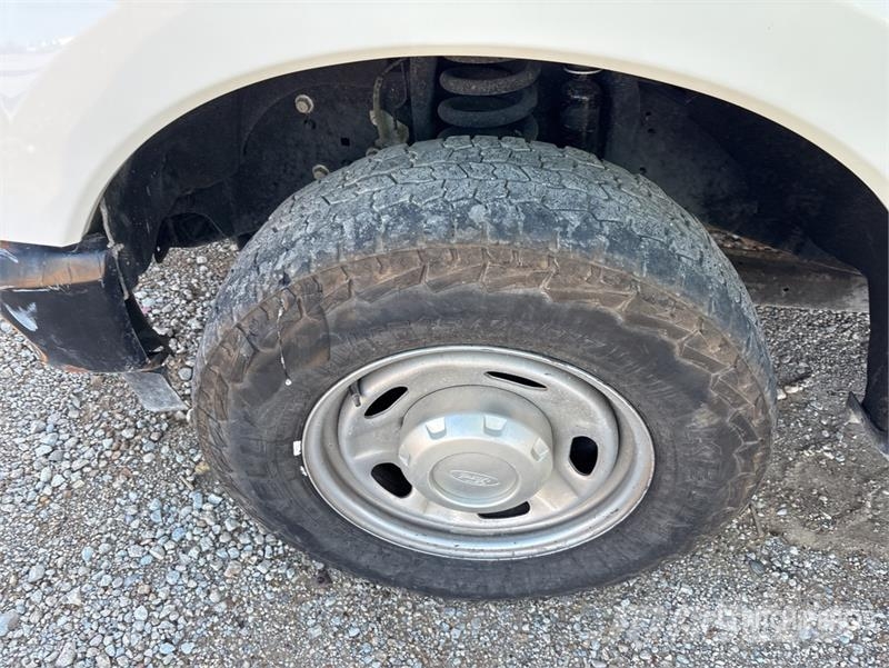 Ford F-250 4x2 Crew Cab Pickup Ostalo