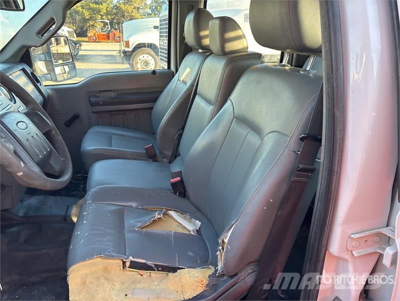 Ford F-250 4x2 Crew Cab Pickup Ostalo