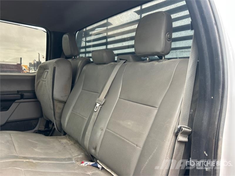 Ford F-250 4x2 Crew Cab Pickup Прочие фургоны