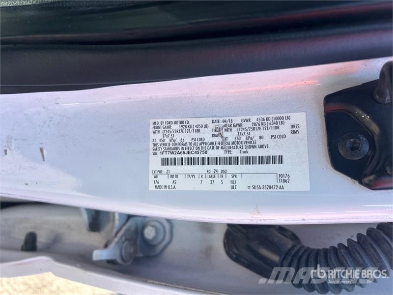 Ford F-250 4x2 Crew Cab Pickup Ostalo