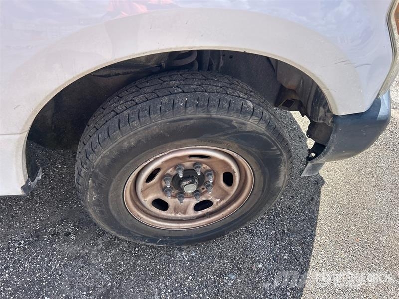 Ford F-250 4x2 Crew Cab Pickup Otras furgonetas