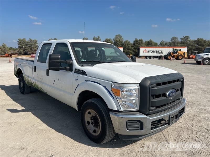Ford F-250 4x2 Crew Cab Pickup Furgoni altro