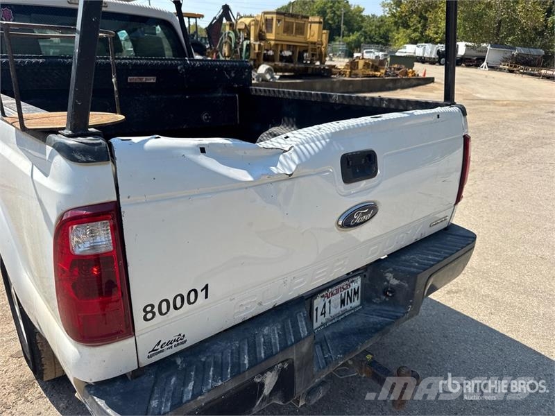 Ford F-250 4x2 Crew Cab Pickup 其他
