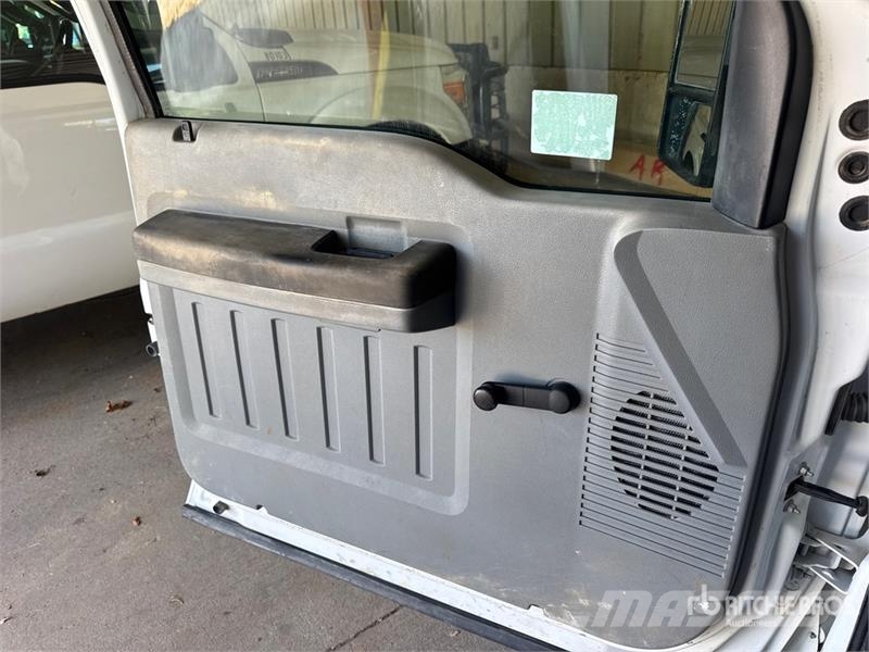 Ford F-250 4x2 Crew Cab Pickup 其他