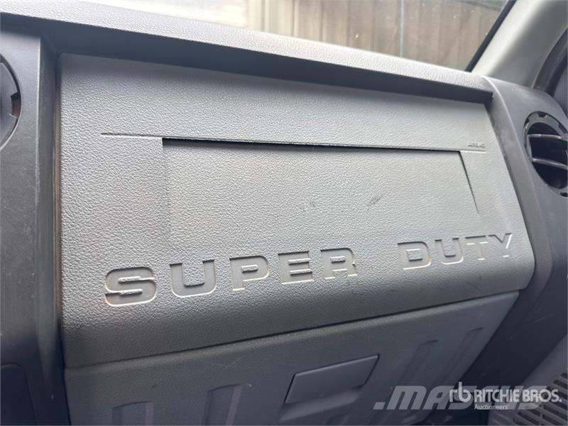 Ford F-250 4x2 Crew Cab Pickup 其他
