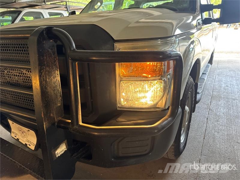 Ford F-250 4x2 Crew Cab Pickup 其他