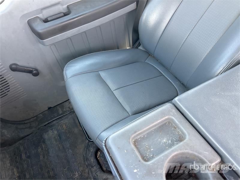 Ford F-250 4x2 Crew Cab Pickup Furgoni altro