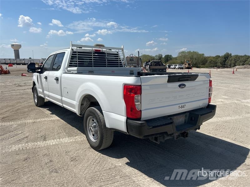 Ford F-250 4x2 Crew Cab Pickup Ostalo