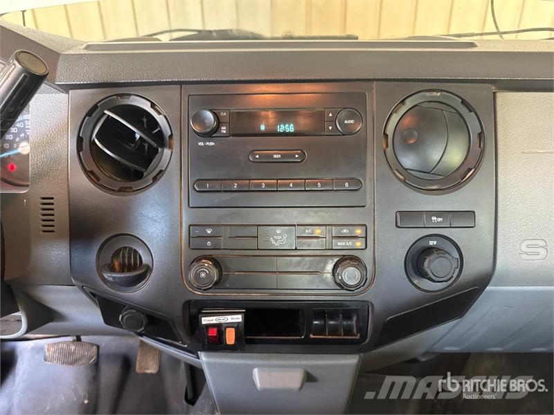 Ford F-250 4x2 Crew Cab Pickup 其他