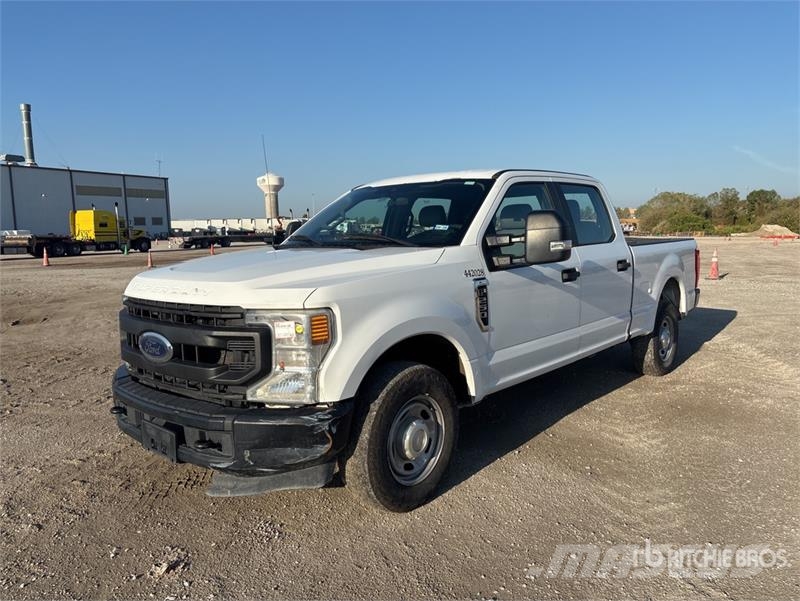 Ford F-250 4x2 Crew Cab Pickup Ostalo