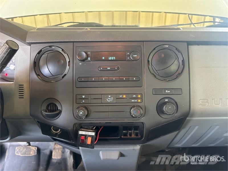 Ford F-250 4x2 Crew Cab Pickup 其他