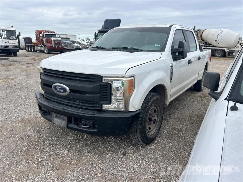 Ford F-250 4x2 Crew Cab Pickup Прочие фургоны
