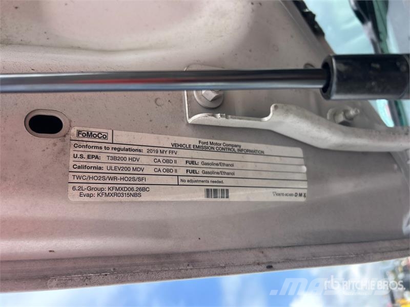 Ford F-250 4x2 Crew Cab Pickup Muu