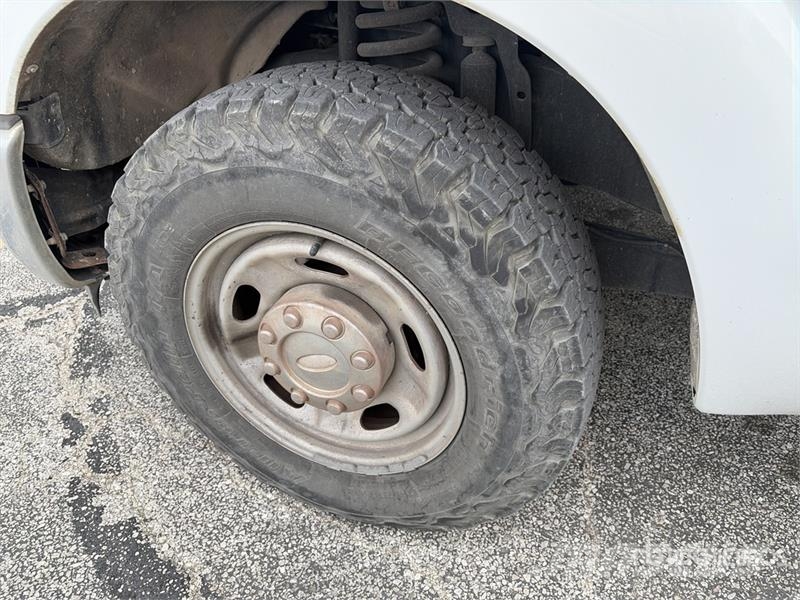 Ford F-250 4x2 Crew Cab Pickup (Inoperable) Drugi